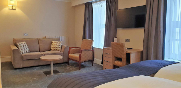 Classic Twin Room | The Empress Hotel